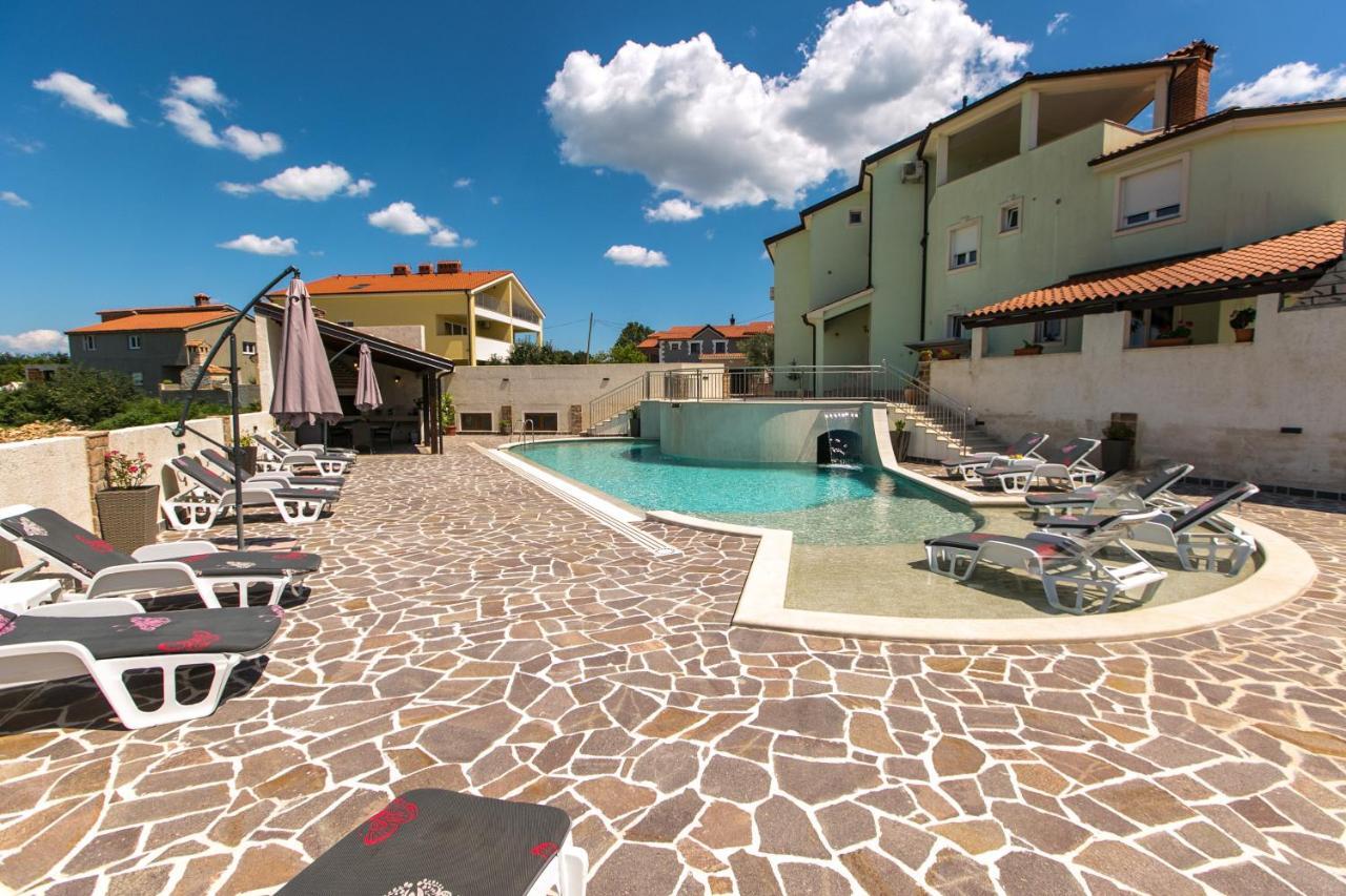 Amela Apartment Pula Exterior foto
