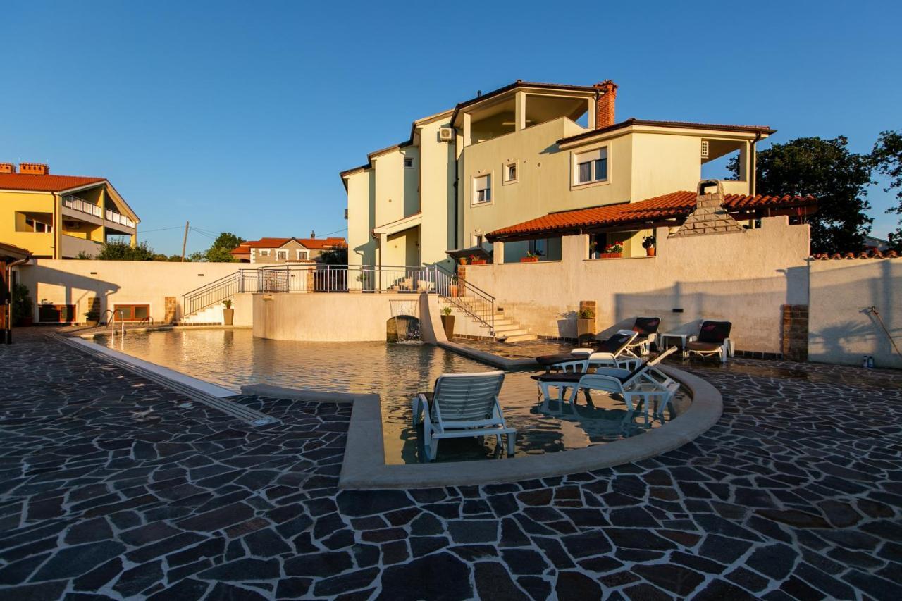Amela Apartment Pula Exterior foto